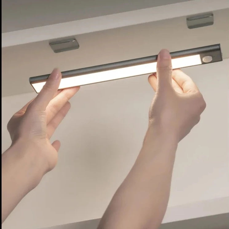 Oppladbart trådløst LED-sensorlys